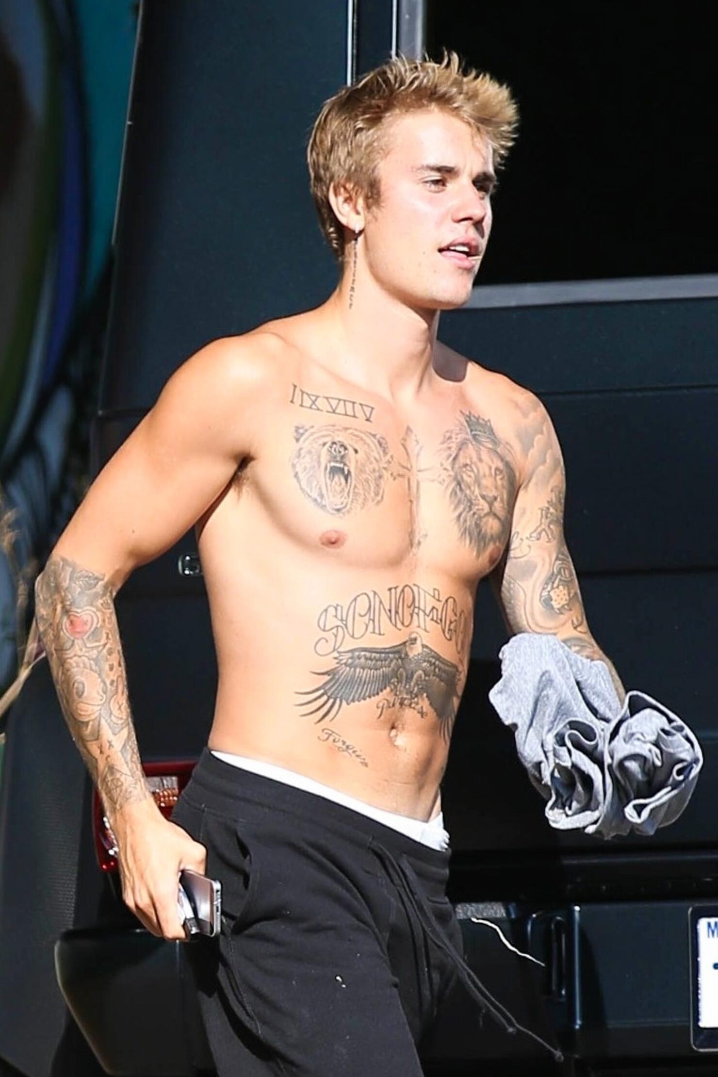 11 Shirtless Photos of Justin Bieber to Quench Your Thirst iHeart