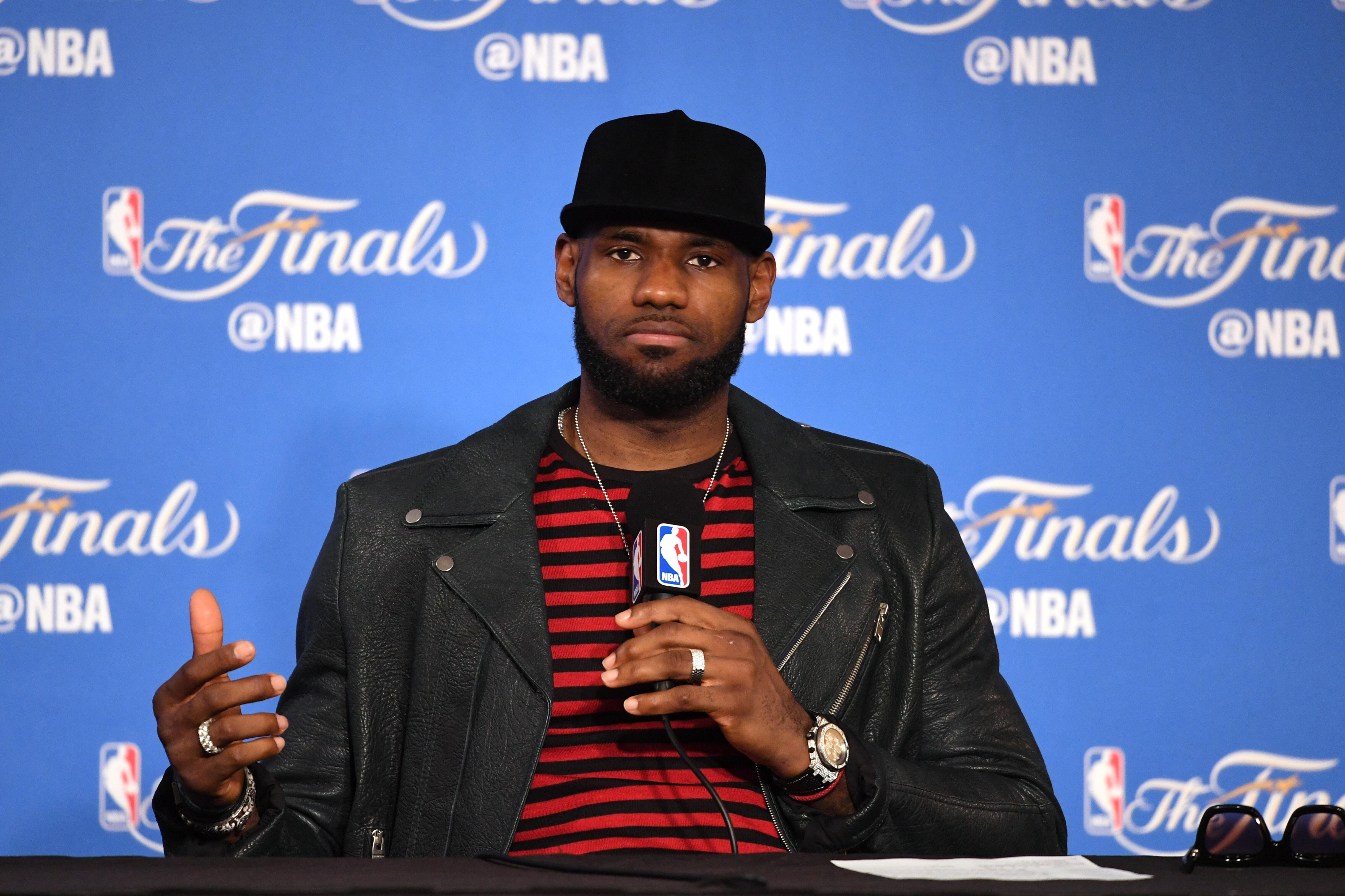 LeBron James Called Donald Trump A 'Bum' For Calling Out Steph Curry