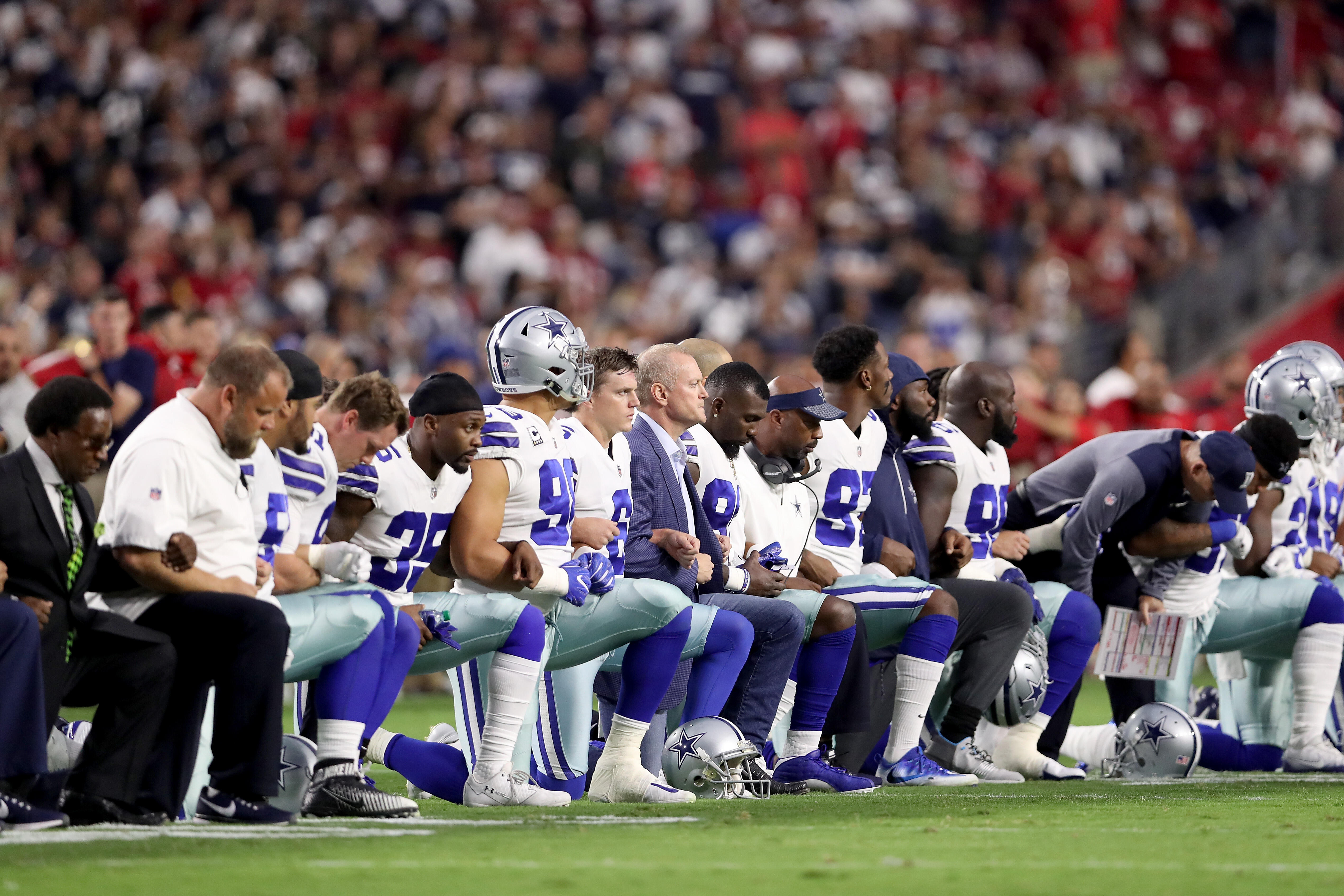 Jerry Jones Kneels With Cowboys Before National Anthem | IHeart