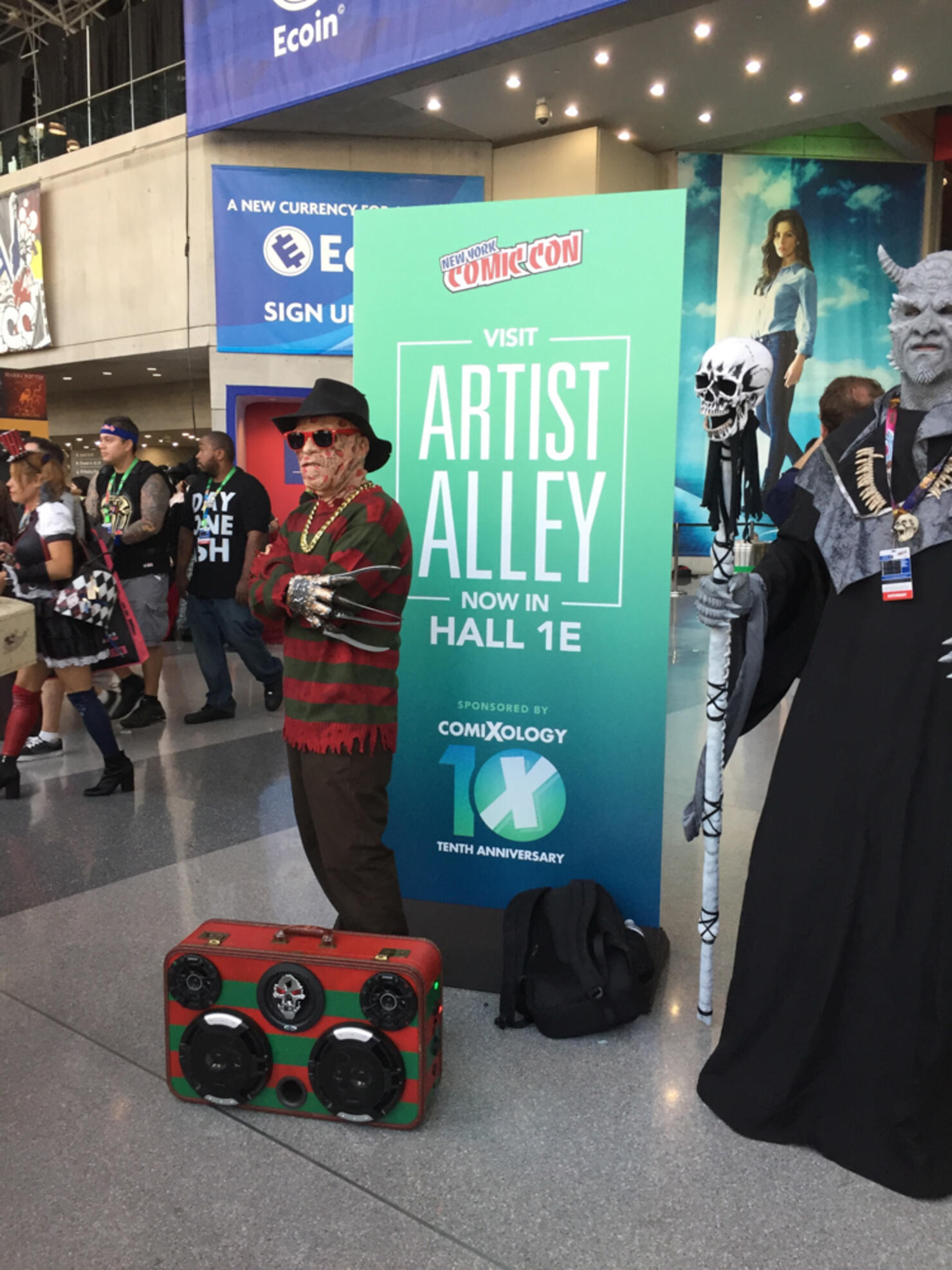 Photos The Most Amazing Costumes From New York Comic Con Iheart 4433