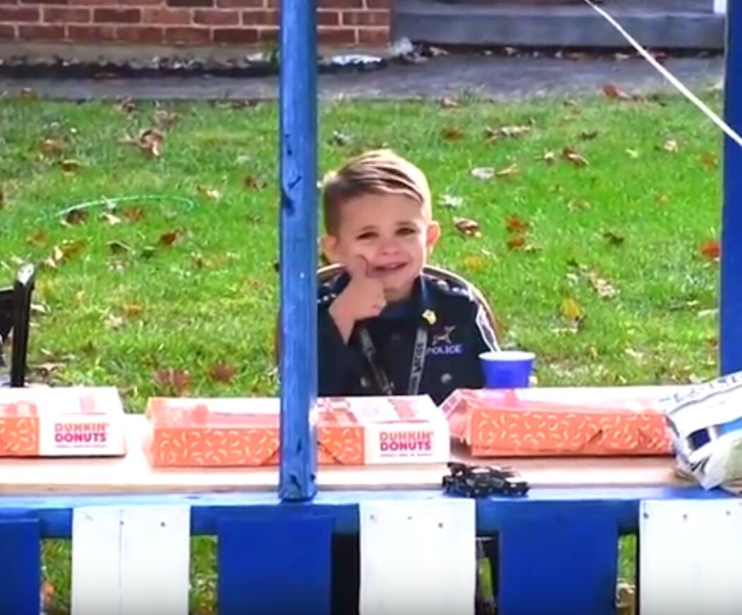 6-year-old-serves-100-police-officers-homemade-lemonade-dunkin