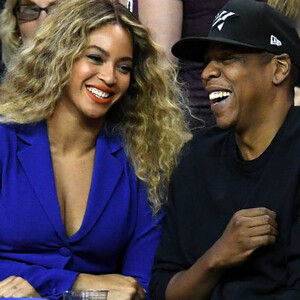 Here's Beyonce & JAY-Z Dressed Up As Lil' Kim & Biggie For Halloween