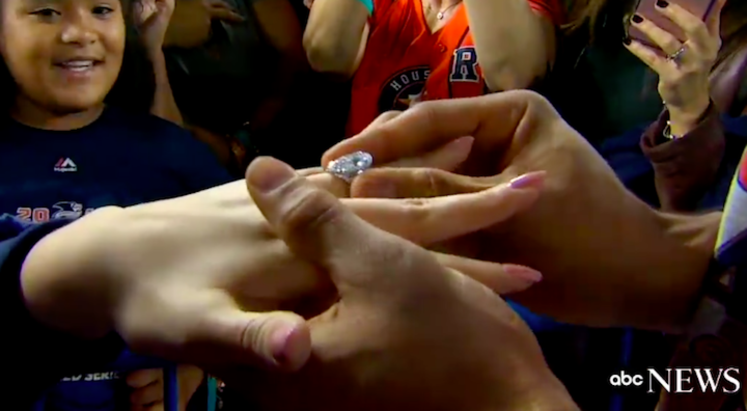 Astros' Carlos Correa proposes to