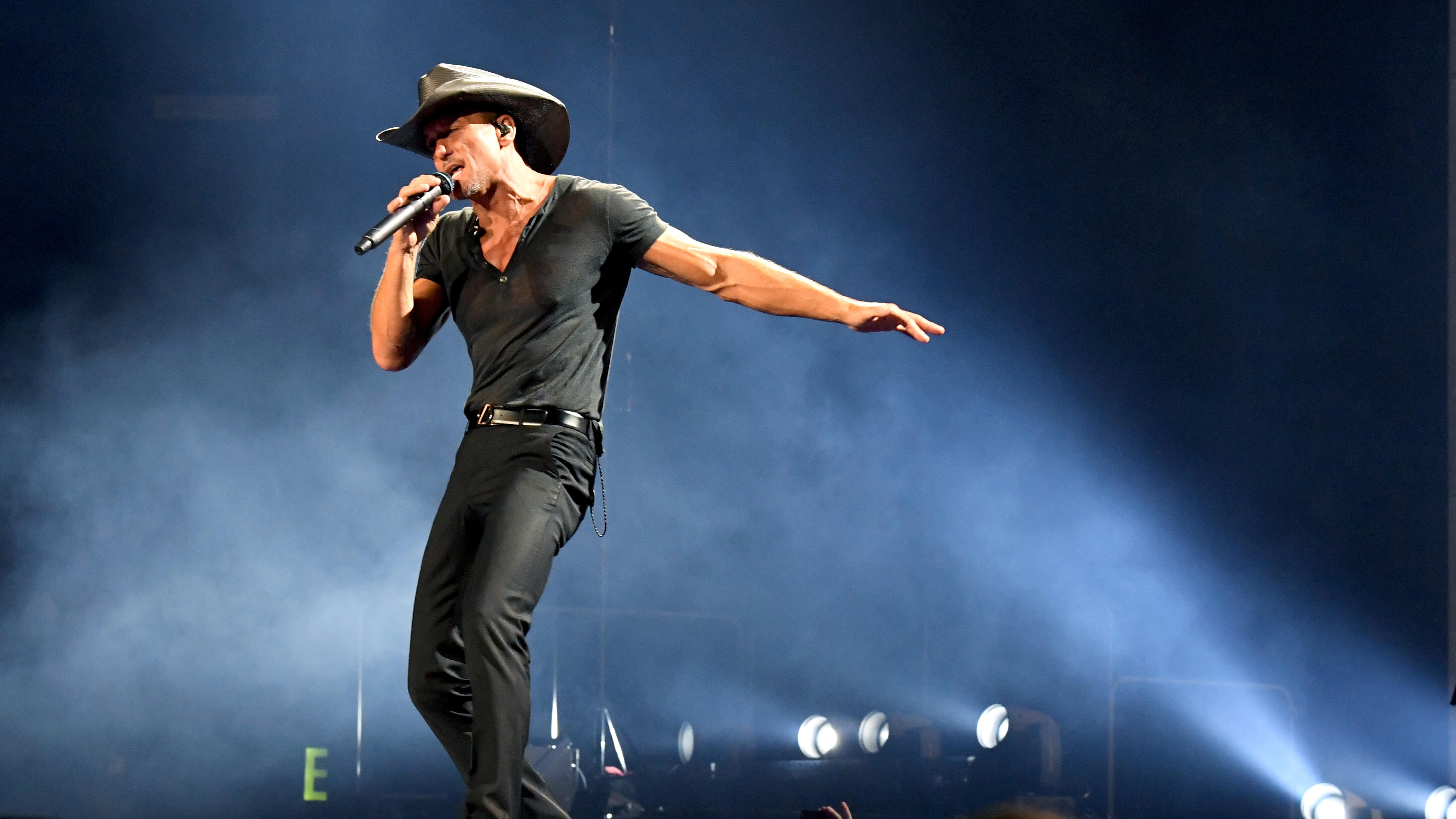 Ричард армитидж фотосессии. Tim ferriss. Колин макгроу. Тим бернерс-ли интернет. Тим макгроу.