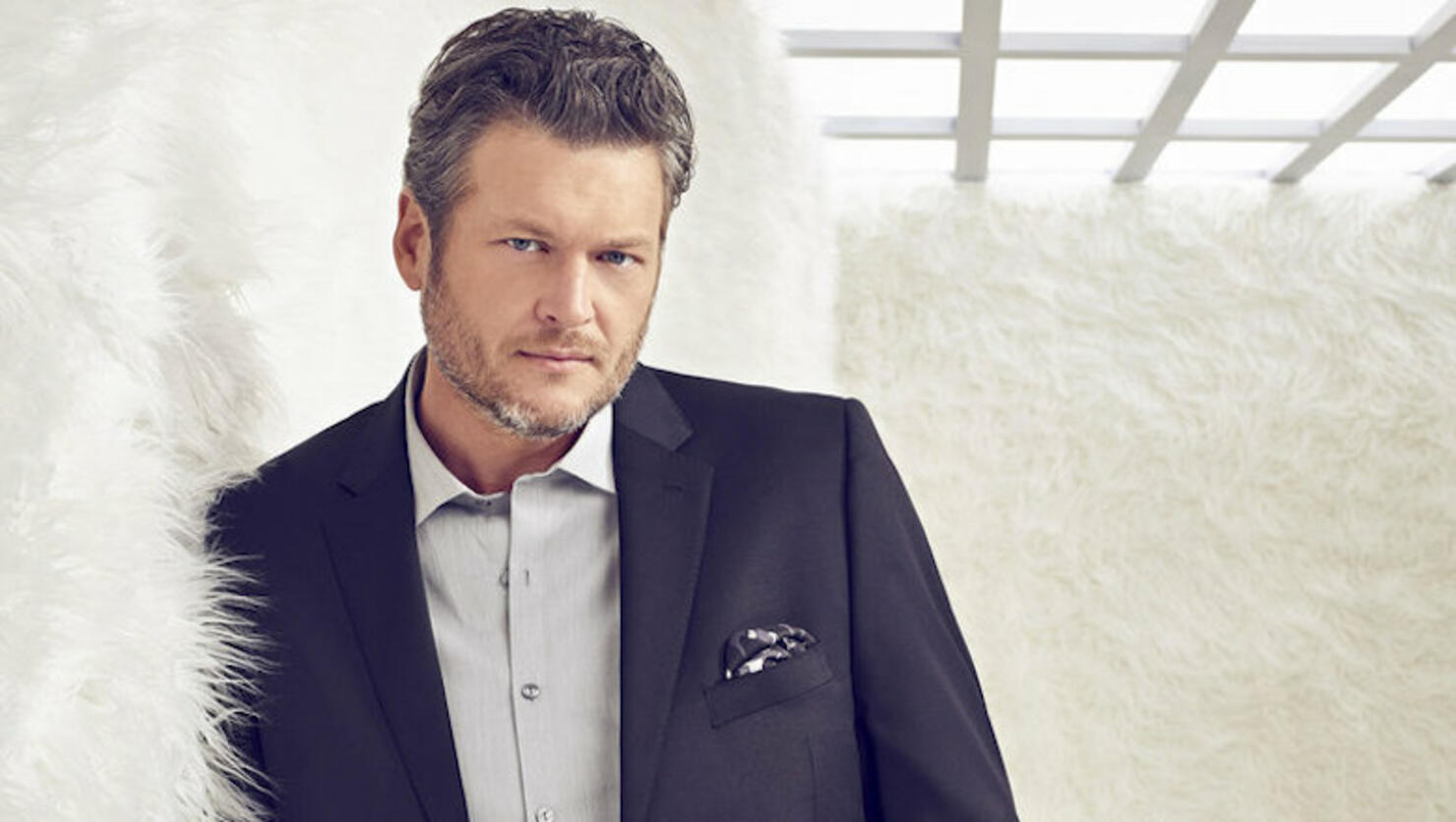 Blake Shelton Named People Magazines Sexiest Man Alive Iheart