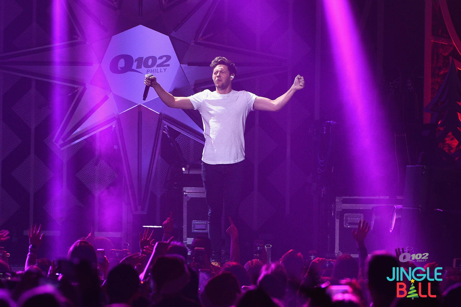 Niall Horan live at Q102 Jingle Ball 2017.