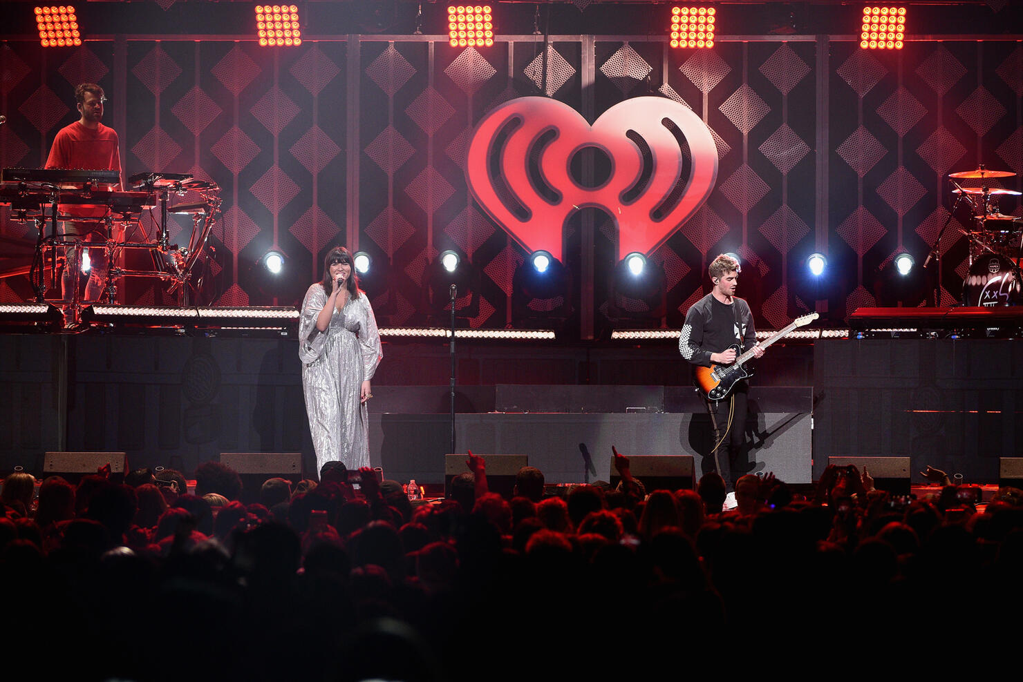 The Chainsmokers close out Q102 Jingle Ball 2017.
