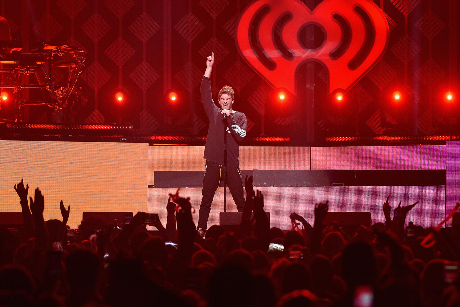 The Chainsmokers close out Q102 Jingle Ball 2017.