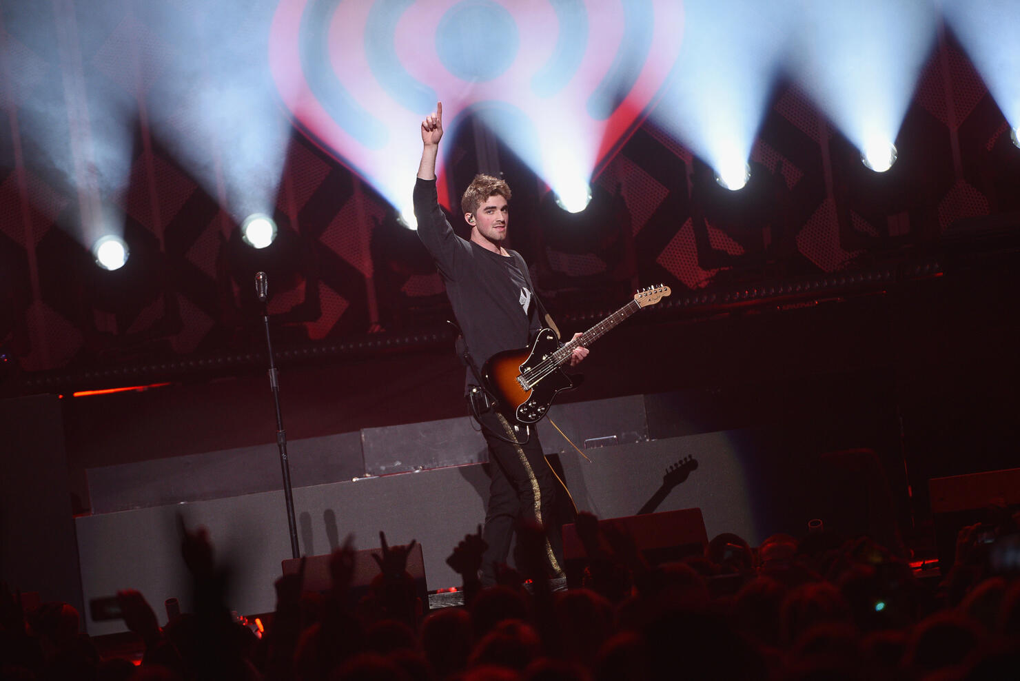 The Chainsmokers close out Q102 Jingle Ball 2017.