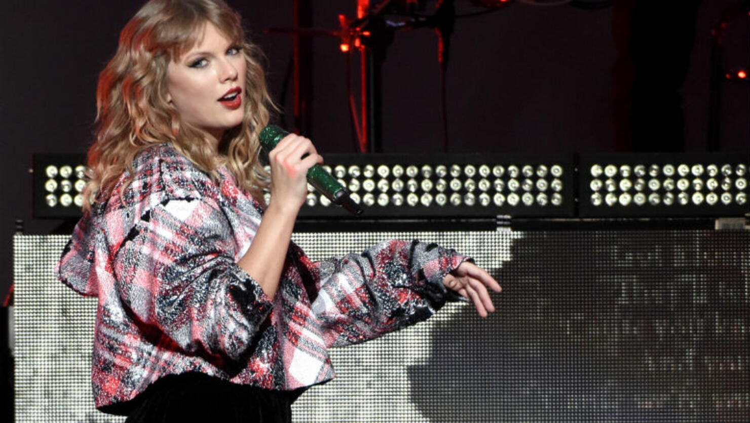 Dj Accused Of Groping Taylor Swift Attempts To End Lawsuit With Final