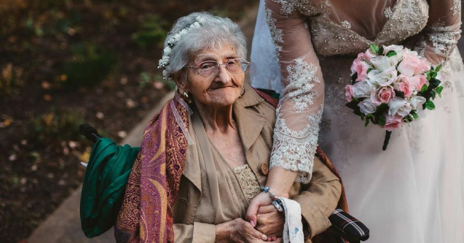 PHOTOS: Bride Has Grandmas As Flower Girls at Her Wedding