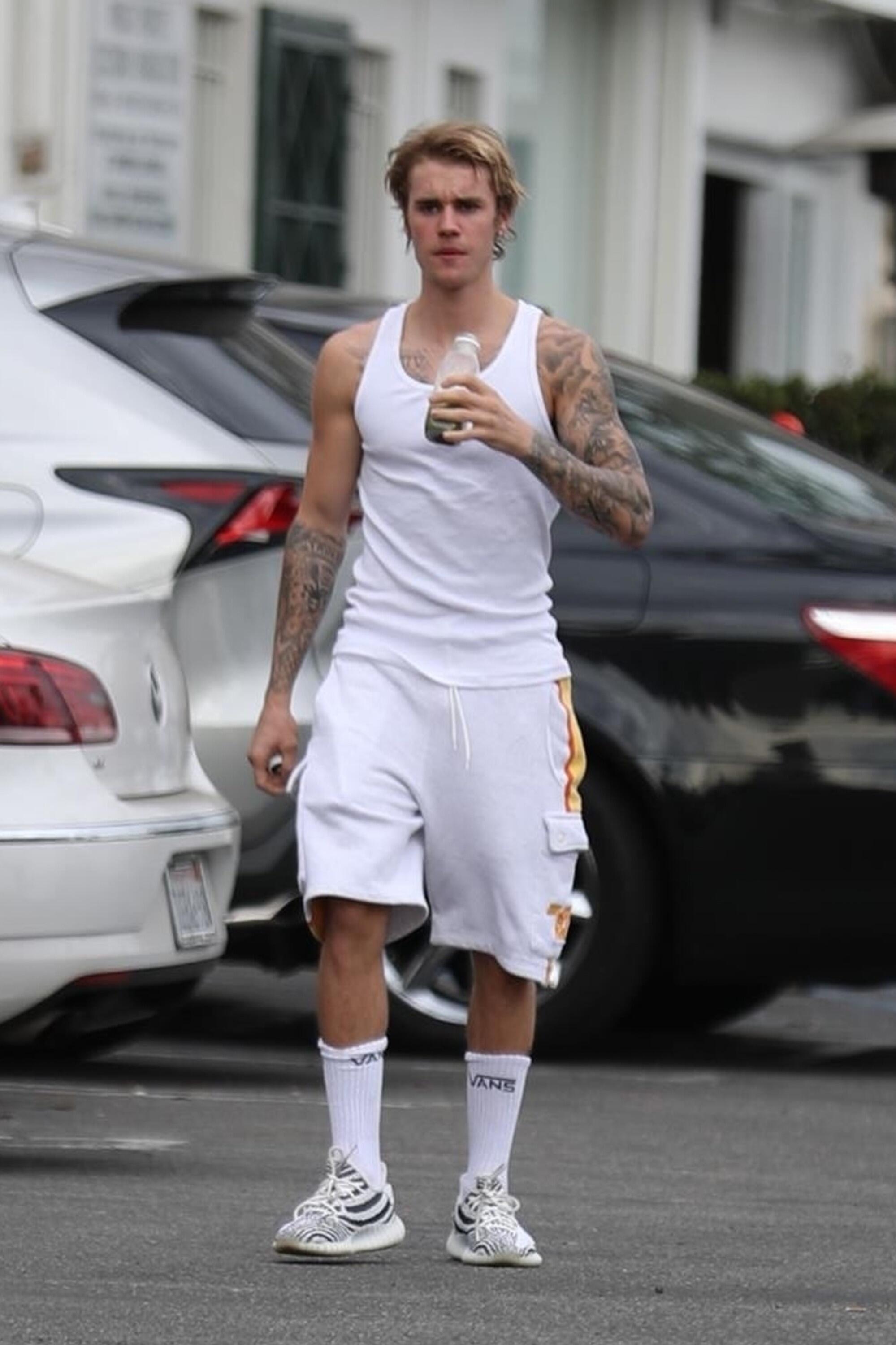 Justin bieber vans 2024 outfit