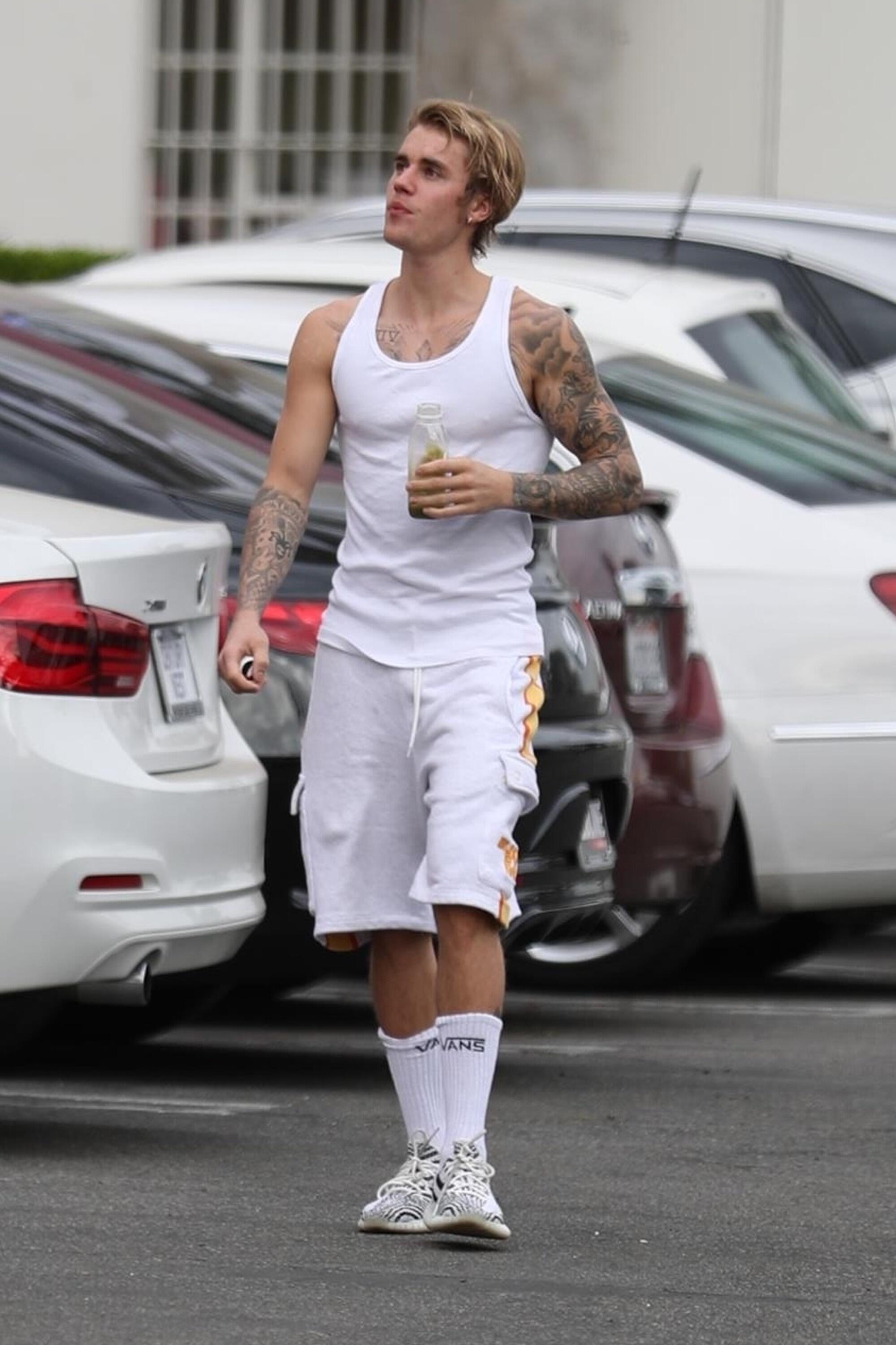 Justin Bieber Flashes His Buff Body Post-Pilates Class With Selena ...