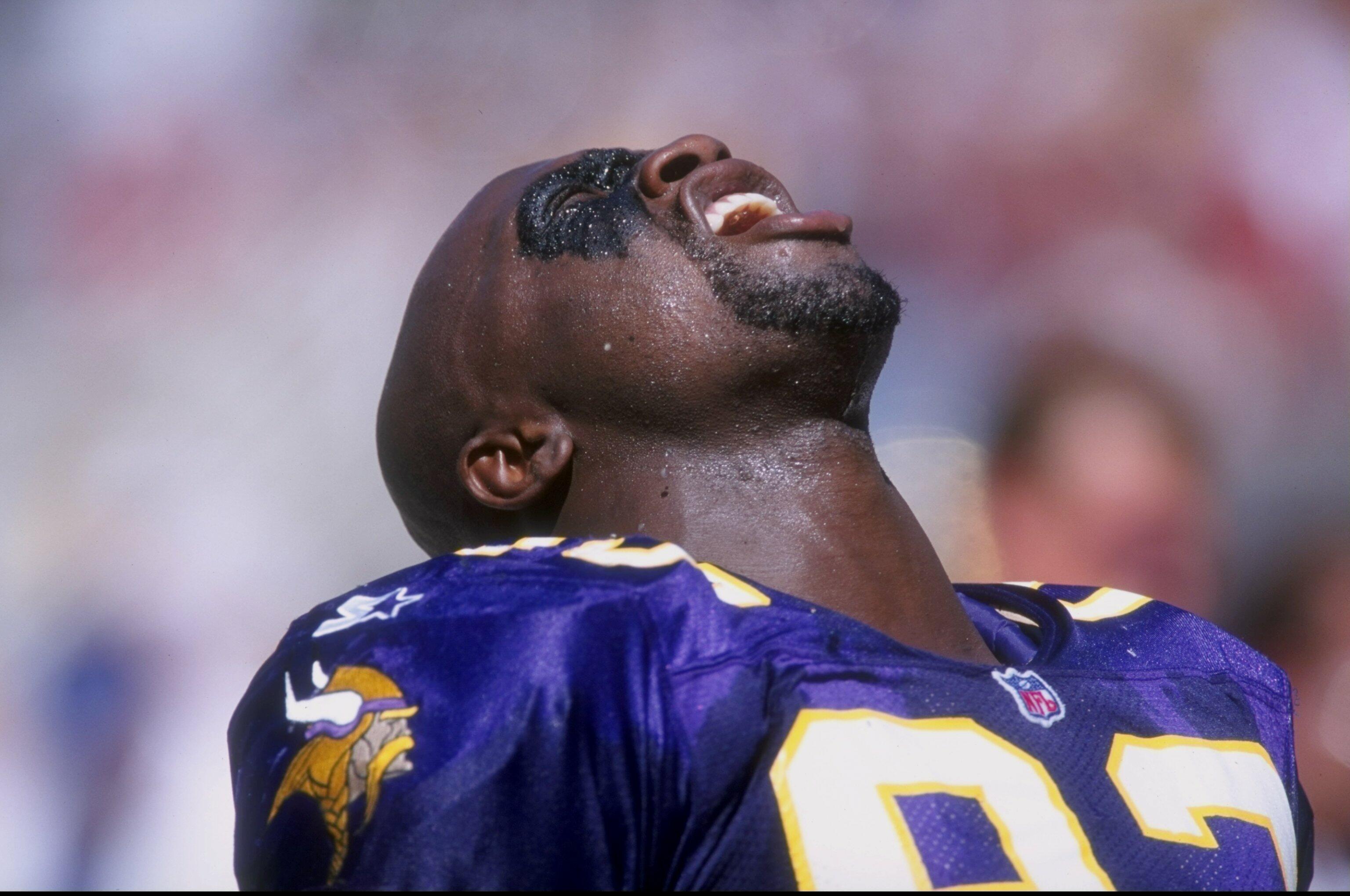 Minnesota Vikings - SKOL Chant and blowing of the Ghallarhorn before  kickoff 