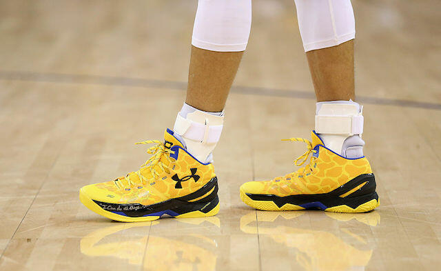 Stephen curry foot on sale size