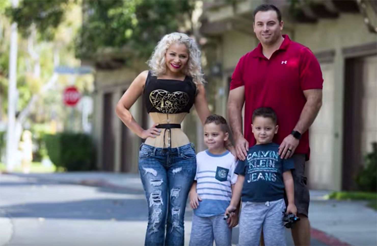 Mom of 3 With 18-Inch Waist Says She Wears Her Corset 23 Hours a Day