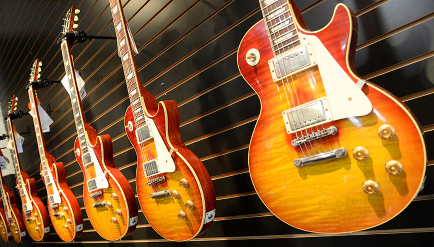 Gibson deals guitar company