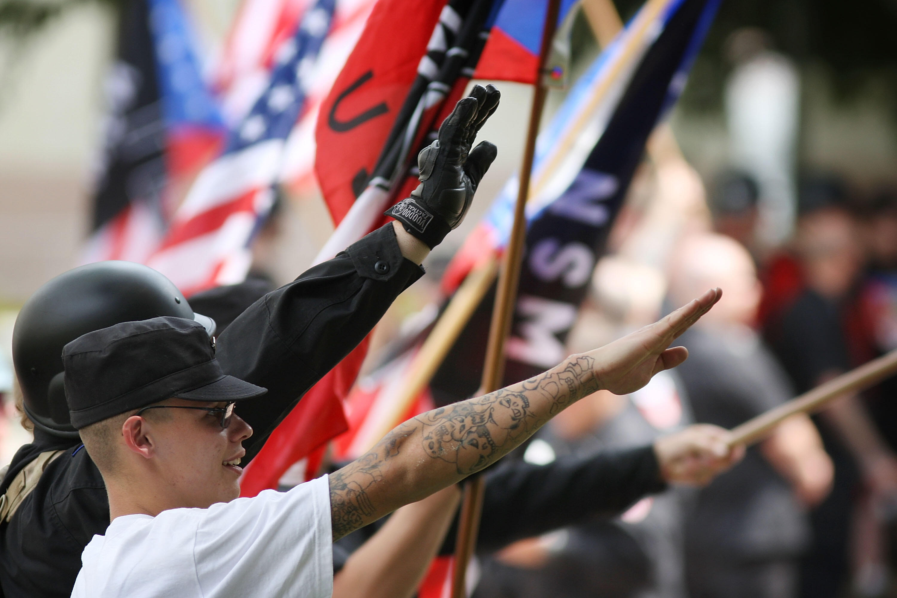 Неонацист что это. Французские неонацисты. Современные нацисты. Американские неонацисты. Американские националисты.