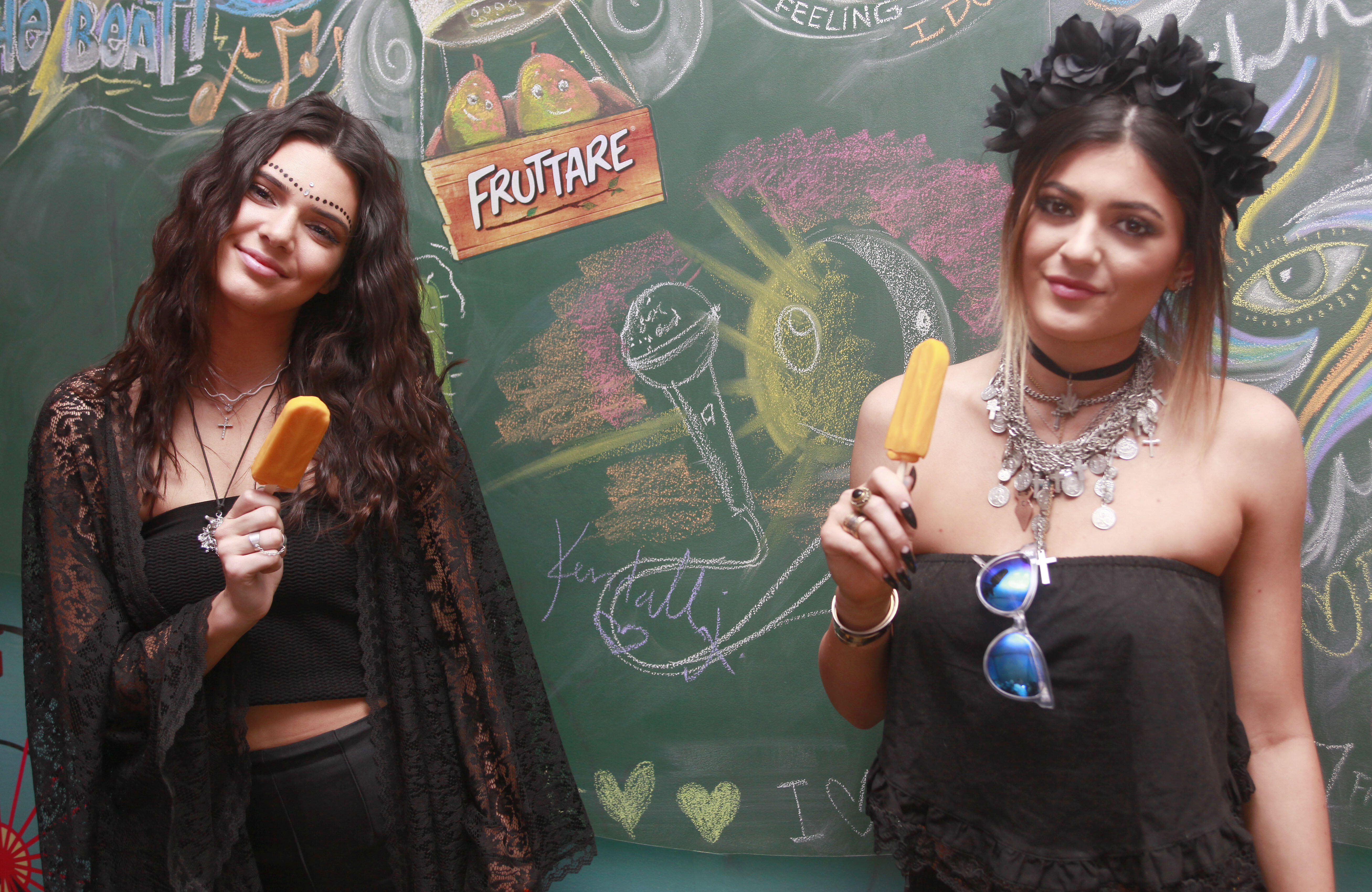 6 Celebrity Coachella Looks To Use For Inspiration - Thumbnail Image