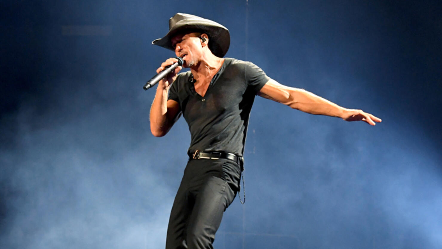 Tim McGraw Collapses On Stage During Concert In Ireland iHeart