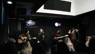 5 Seconds of Summer Performs