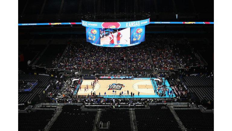 The crowd watching the Kansas Jayhawks during practice before the 2018 Men's NCAA Final Four