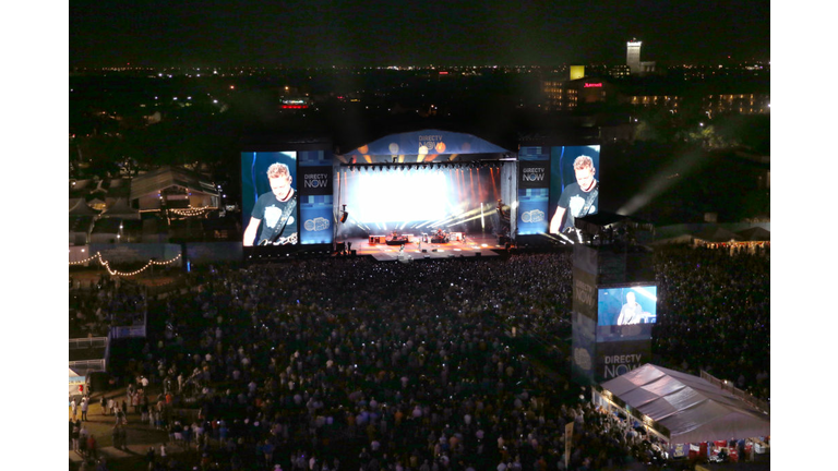  Jason Aldean performs onstage during the AT&T Block Party