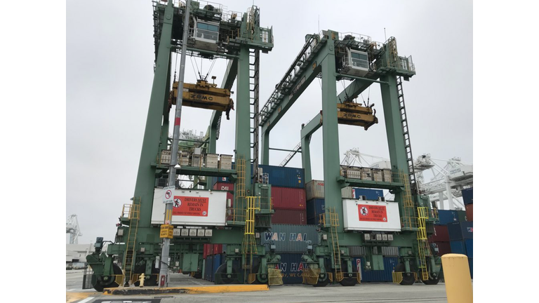 a rubber tire gantry crane. As the name implies it has tires. It’s also the biggest thing on wheels that @SCE is electrifying as part of a pilot project with the @portoflongbeach Nine of these will switch from diesel to electric.