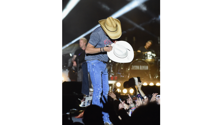 Jason Aldean Rocks Day 2 Of Country Thunder!