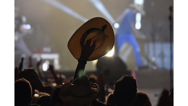 Jason Aldean Rocks Day 2 Of Country Thunder!