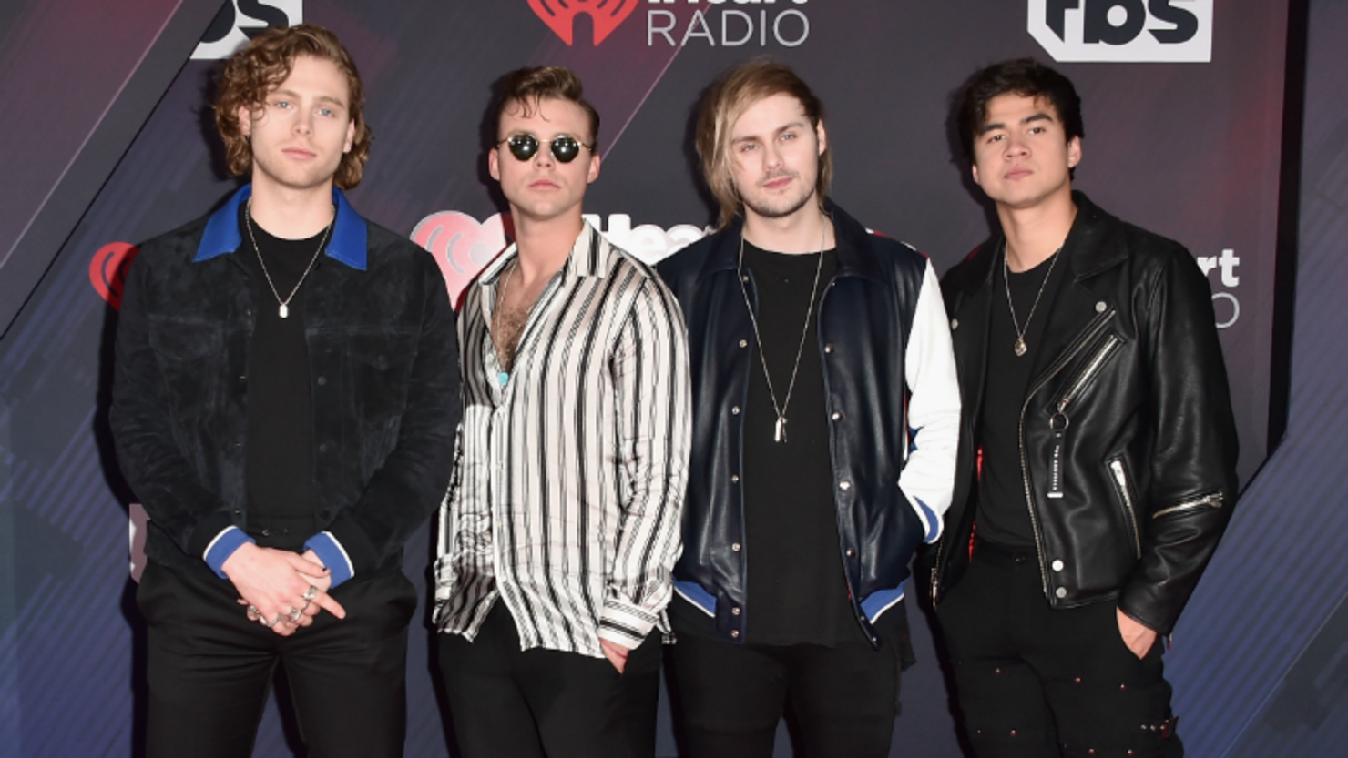 Фараон бойзбенд. 5 Seconds of Summer Youngblood album. Youngblood 5 seconds. 5 Seconds of Summer Youngblood обложка. Клиффорд бойзбенд.