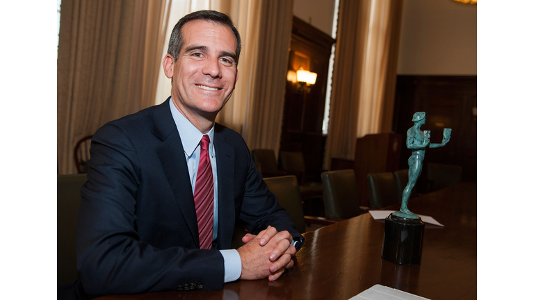 Los Angeles Mayor Eric Garcetti will travel to the early presidential election caucus state of Iowa today for a two-day visit.