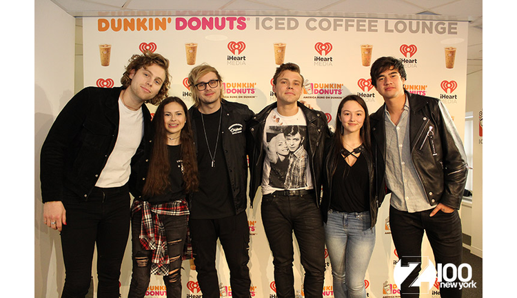 5SOS Meet Fans in our #DDICL