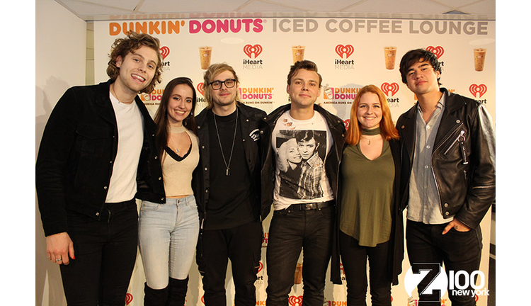 5SOS Meet Fans in our #DDICL