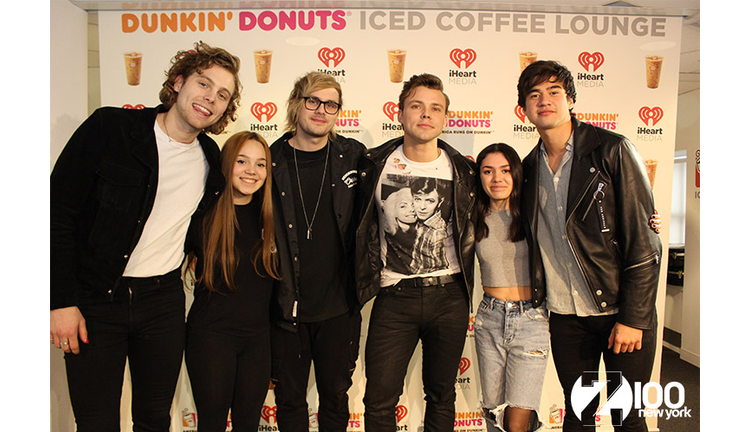 5SOS Meet Fans in our #DDICL