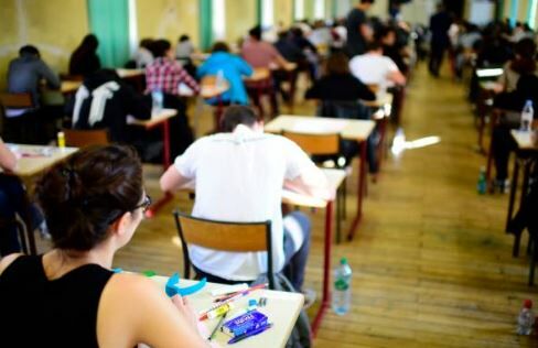 Classroom/Desks/Students Getty Images  