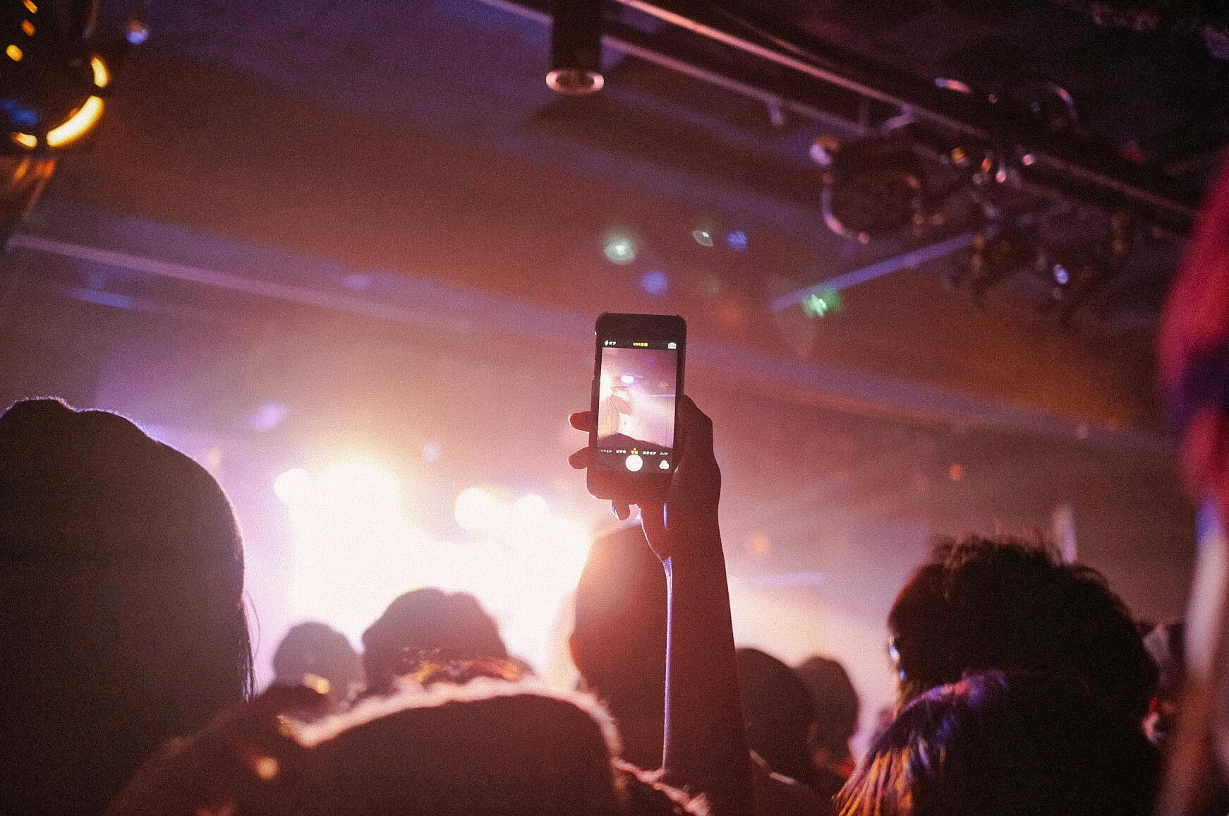 Will Phones Be Banned at Minnesota Concerts? - Thumbnail Image