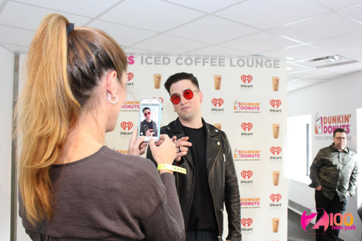 Logan Henderson Meets Fans in our #DDICL