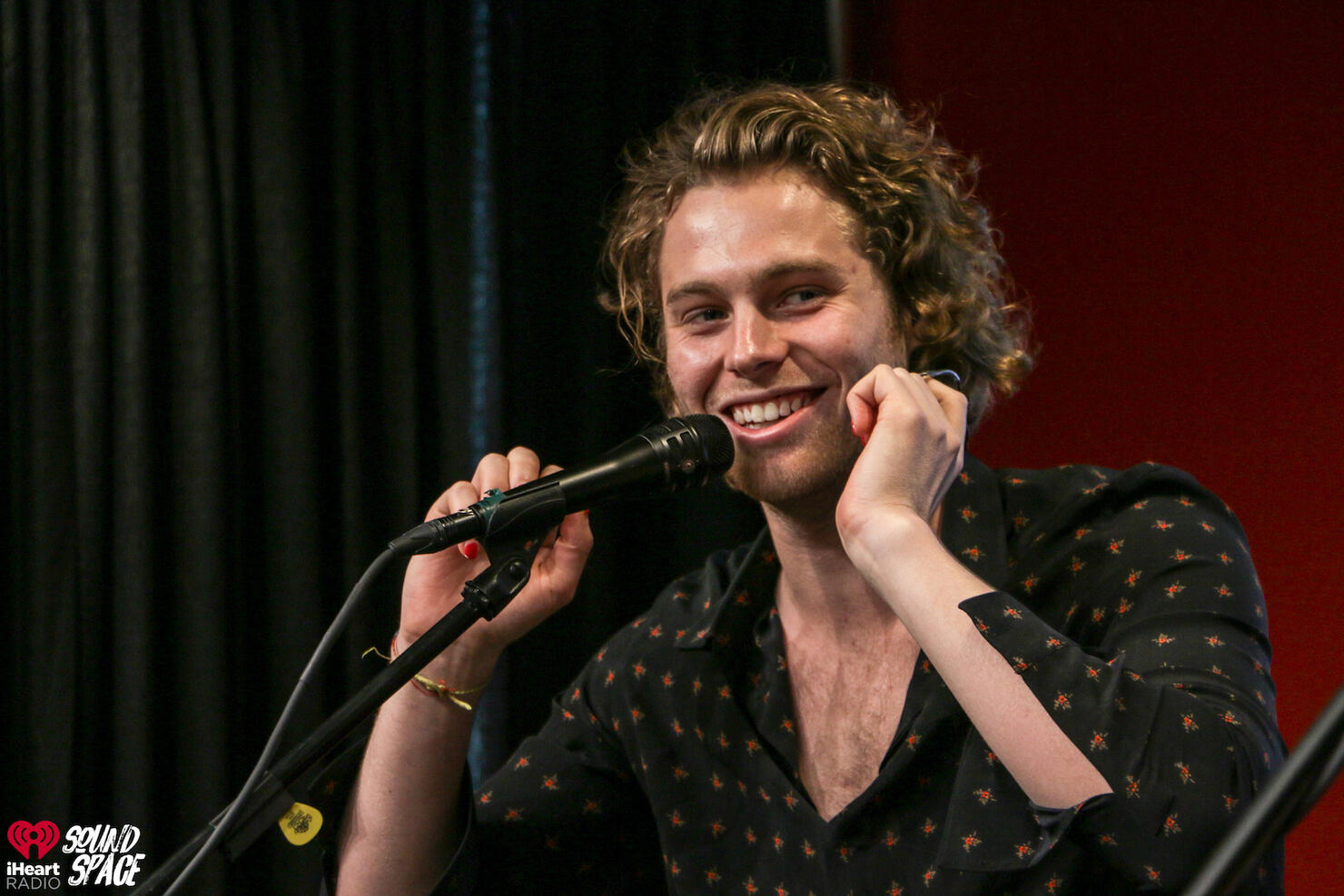 5 Seconds Of Summer Perform @ 104.7 KISS FM