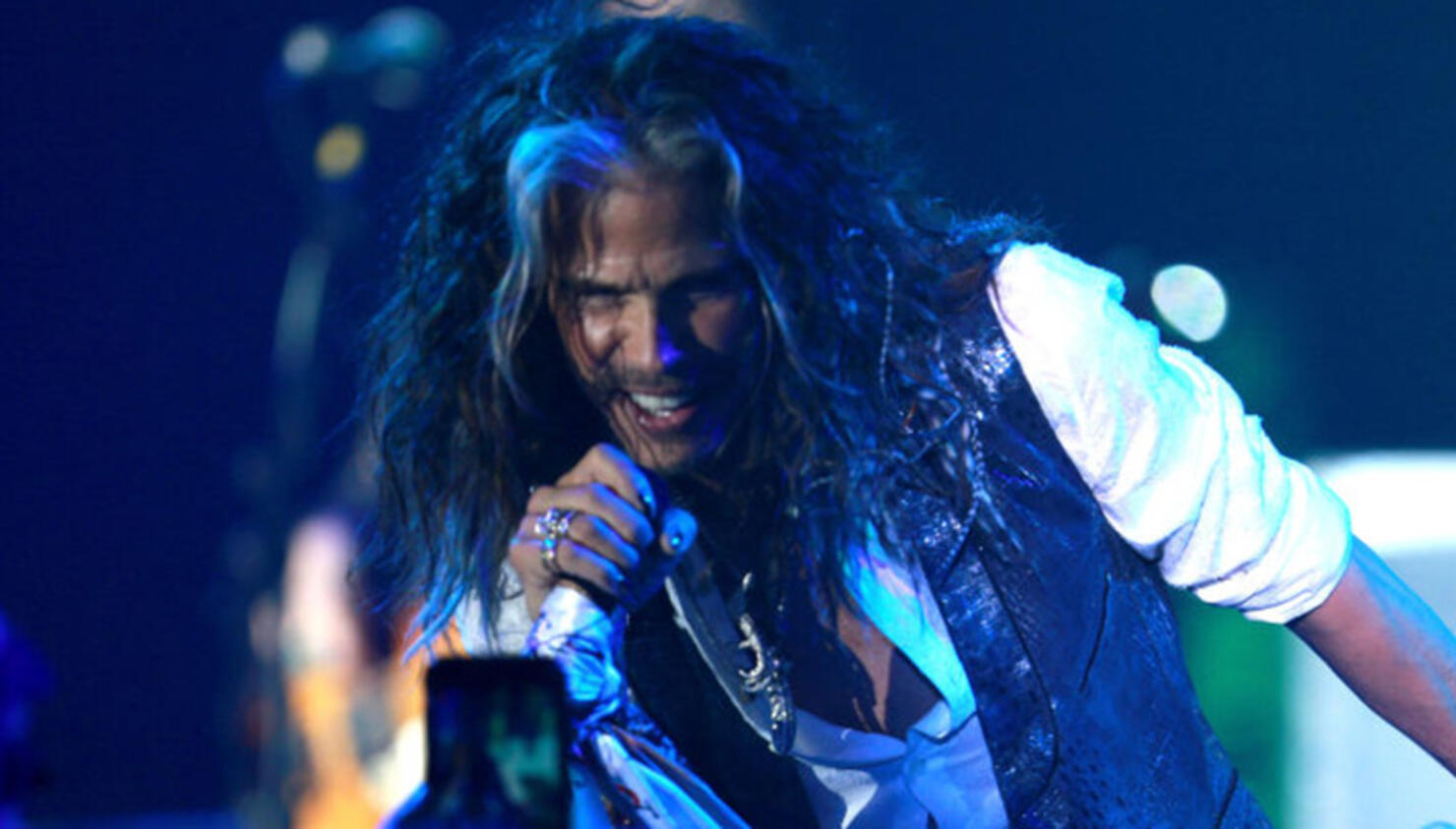 Steven Tyler Joins NOLA Bar Band for "Walk This Way"
