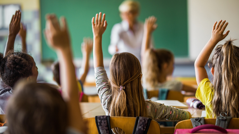students in classroom 16:9 EDIT