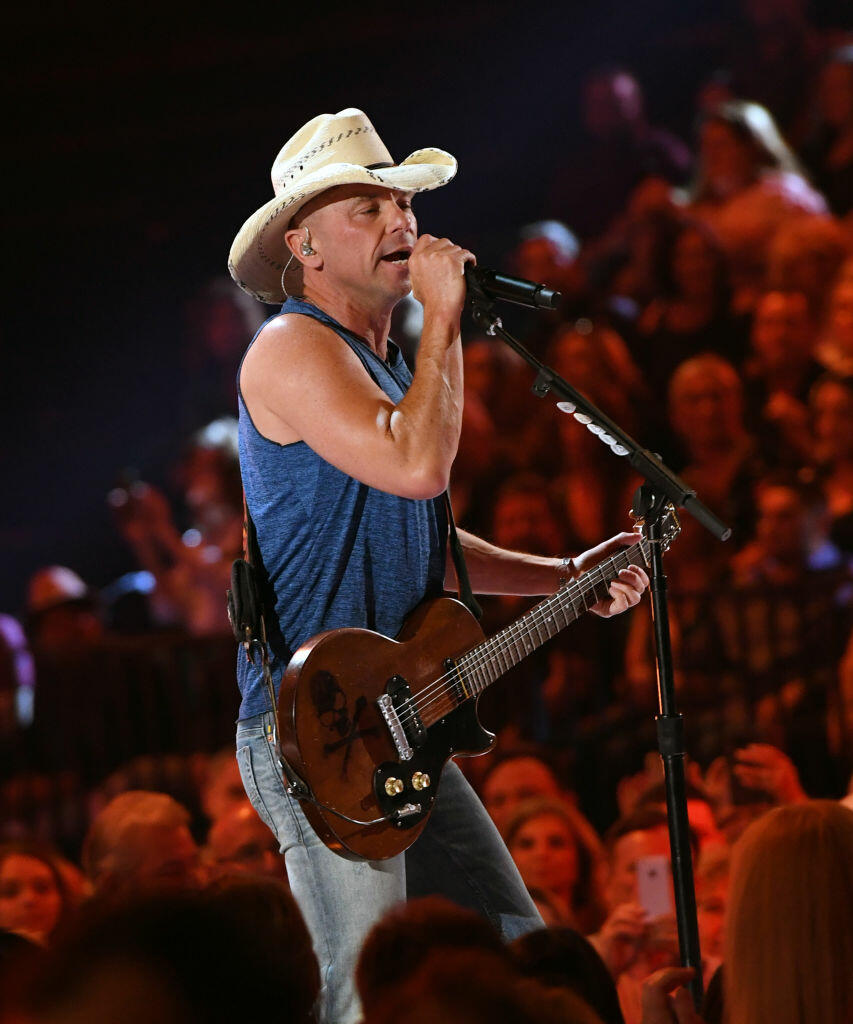 Vikings HC Mike Zimmer joined Kenny Chesney on stage for a SKOL Chant!  - Thumbnail Image