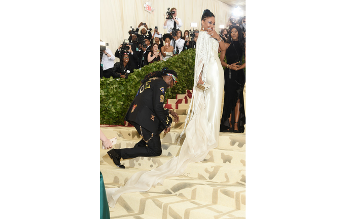 2 Chainz proposing to his longtime girlfriend