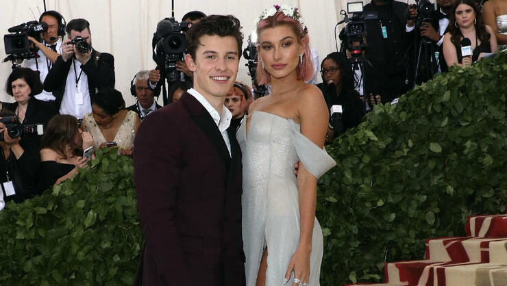 Shawn Mendes Hailey Baldwin Make It Red Carpet Official At