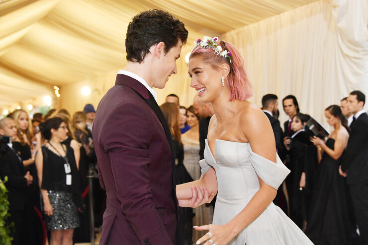 Shawn Mendes Hailey Baldwin Make It Red Carpet Official At