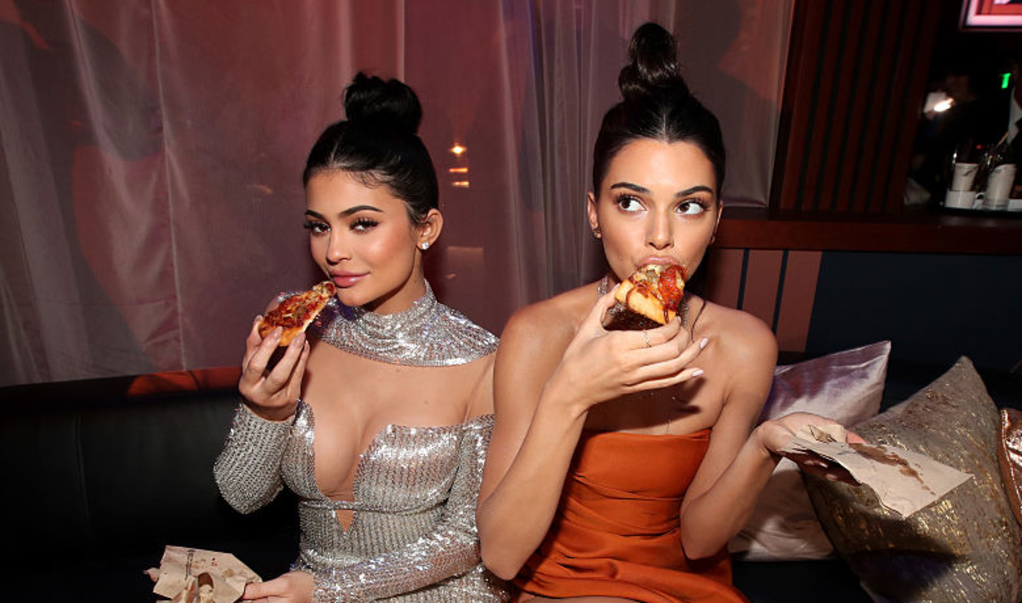 Maestro's Media: KENDALL & KYLIE JENNER SHOWS OFF MIND-BLOWING CLOSET