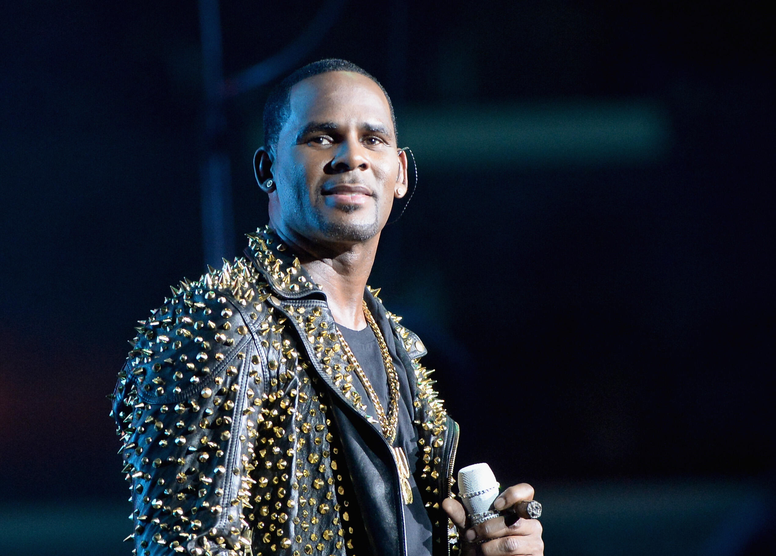 R Kelly Spotted Out With Alleged Brainwashed Sex Slave Iheartradio