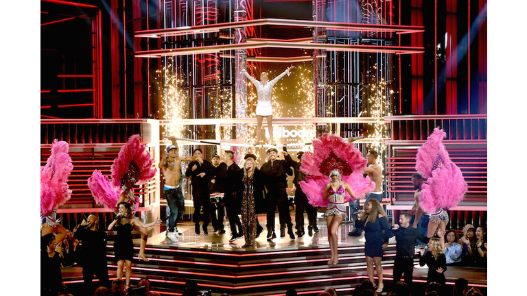 Kelly Clarkson performs at Billboard Music Awards