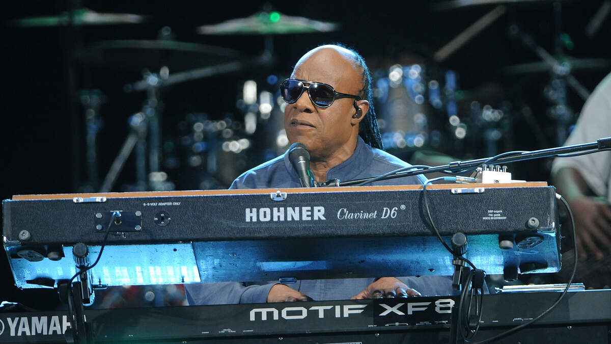 Stevie Wonder & His Big Birthday Party & New Tour V101 Stormy