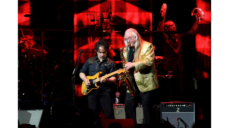 Hall And Oates with Train